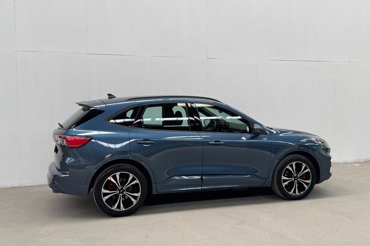 Blå Ford Kuga fra 2020