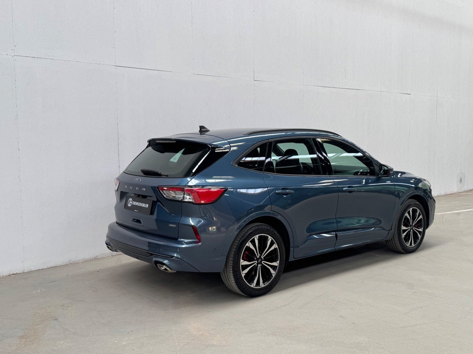 Blå Ford Kuga fra 2020