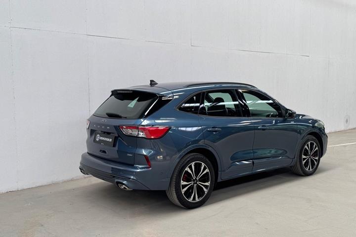 Blå Ford Kuga fra 2020