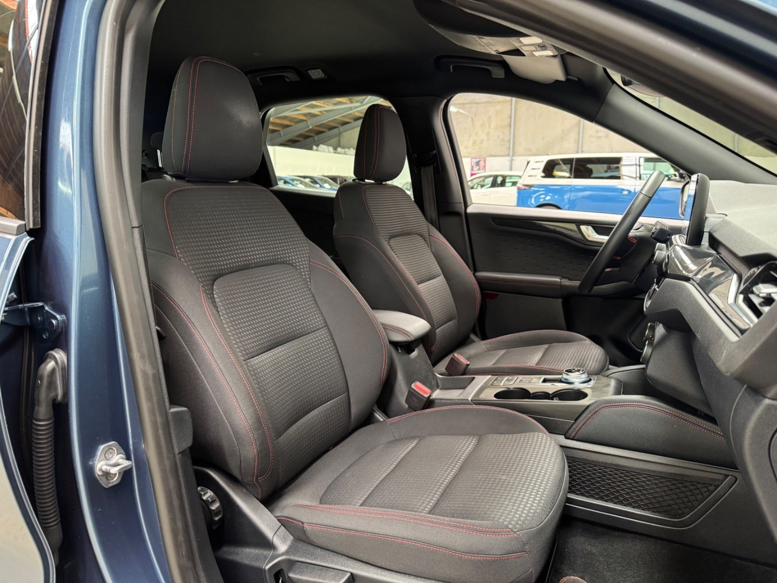 Blå Ford Kuga fra 2020