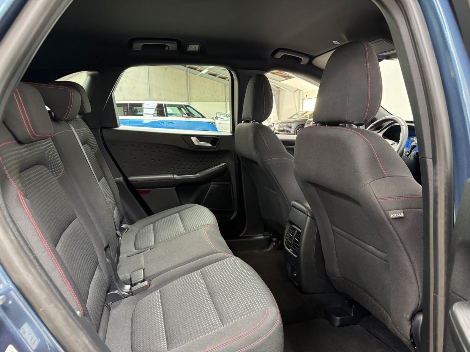 Blå Ford Kuga fra 2020