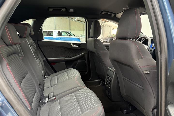 Blå Ford Kuga fra 2020