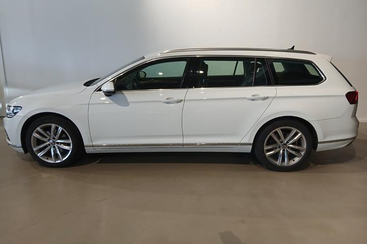 Hvid VW Passat fra 2021