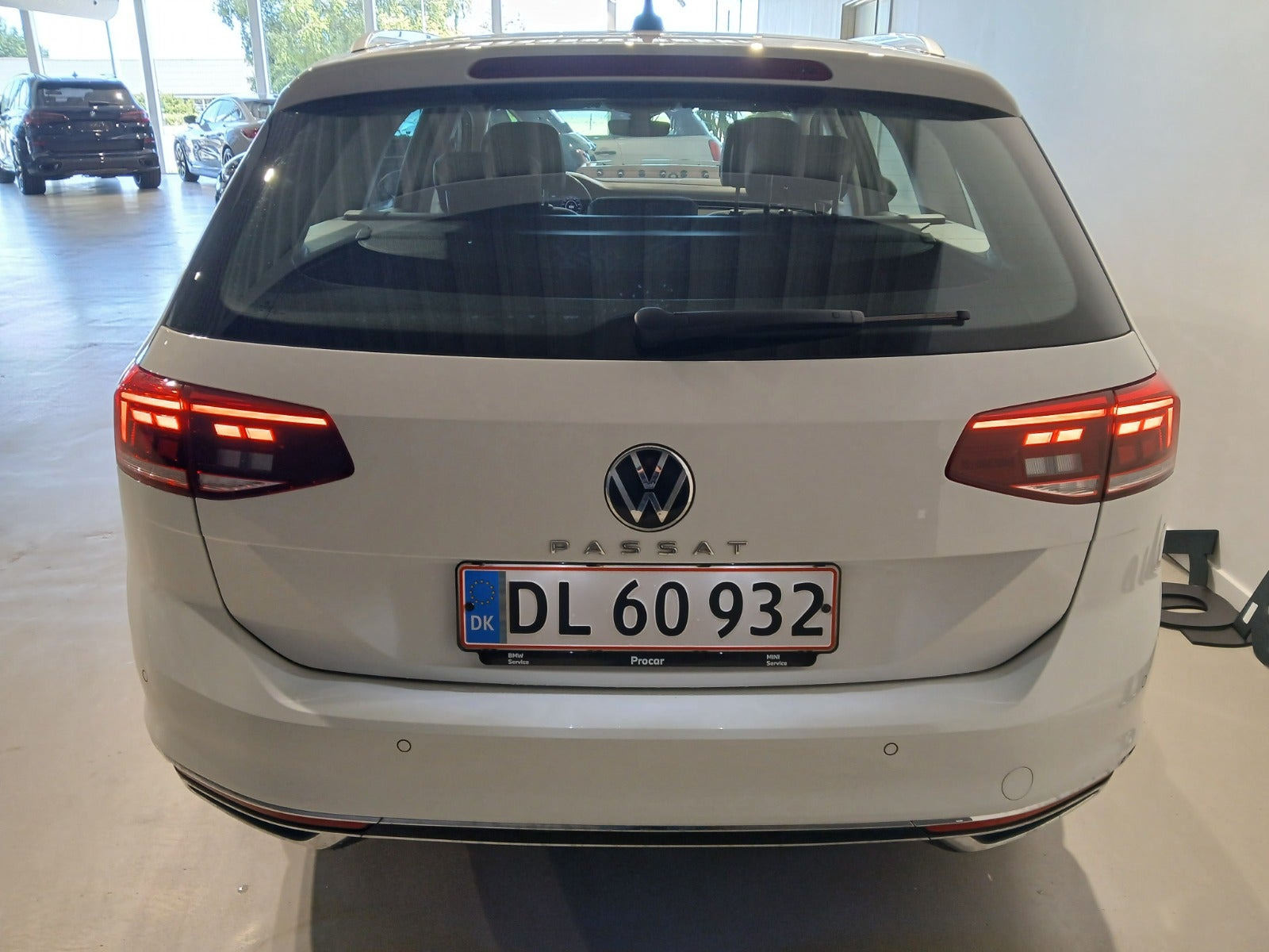 Hvid VW Passat fra 2021