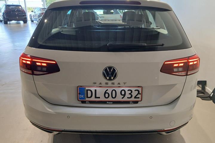 Hvid VW Passat fra 2021
