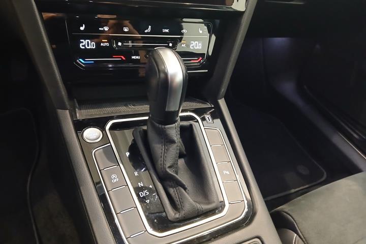 Hvid VW Passat fra 2021