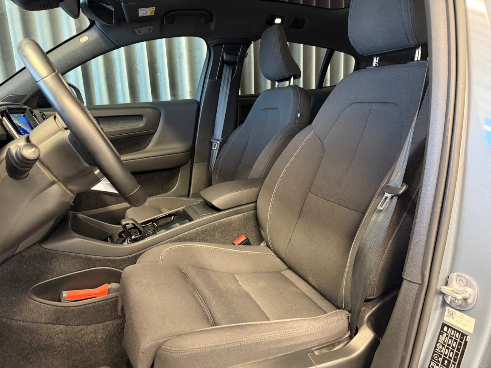 Grå Volvo C40 fra 2023