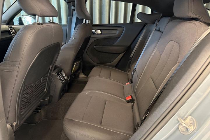 Grå Volvo C40 fra 2023