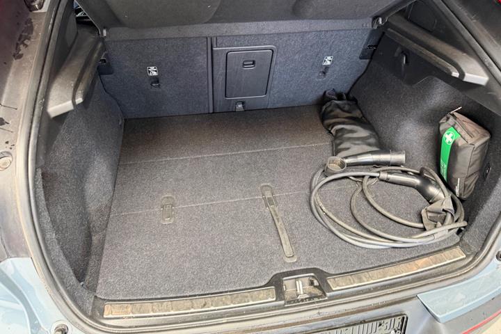 Grå Volvo C40 fra 2023