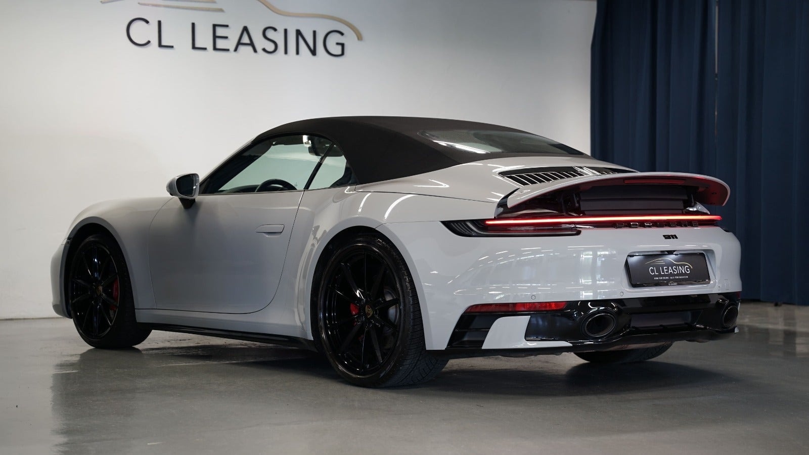 Grå Porsche 911 Carrera 4S fra 2021
