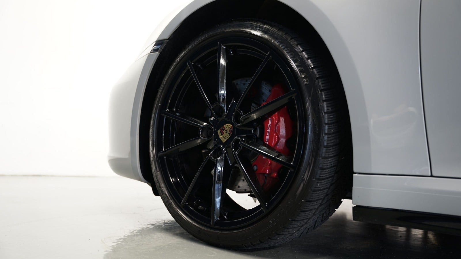Grå Porsche 911 Carrera 4S fra 2021