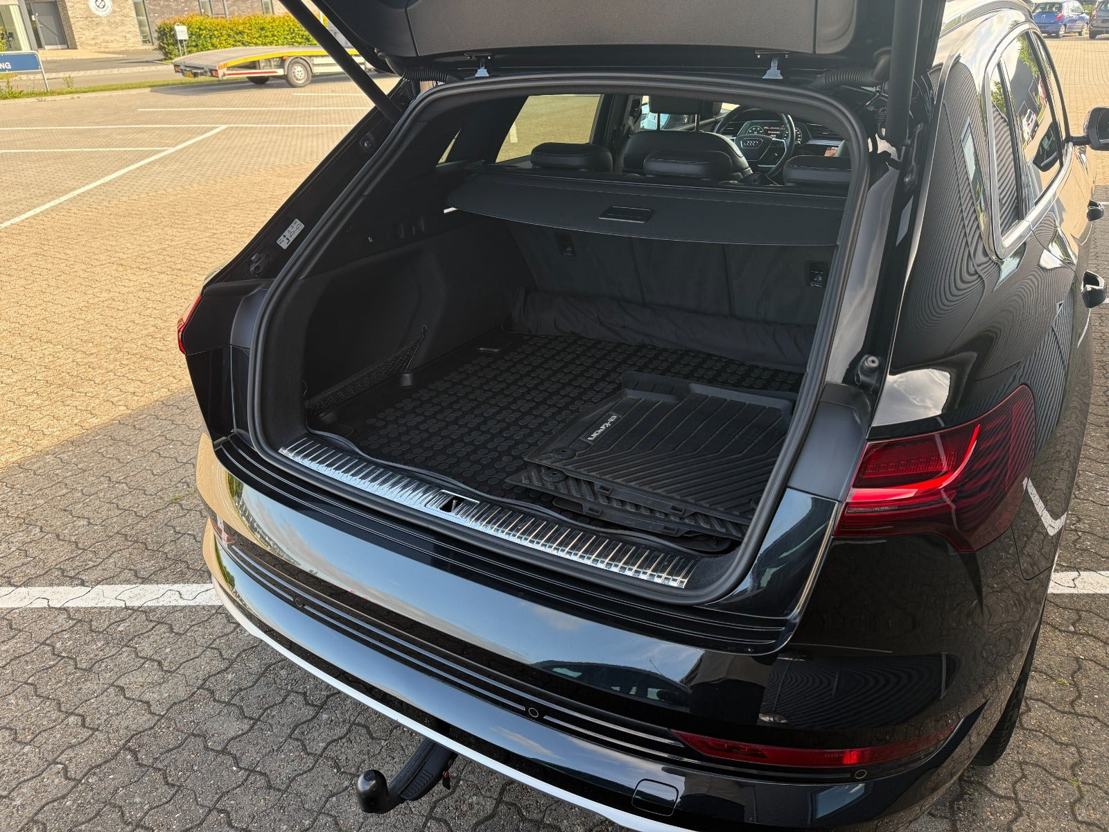 Sort Audi e-tron fra 2020