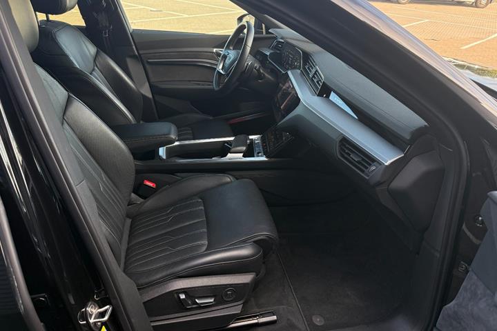 Sort Audi e-tron fra 2020