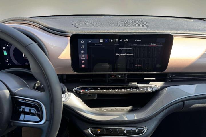 Grå Fiat 500e fra 2023
