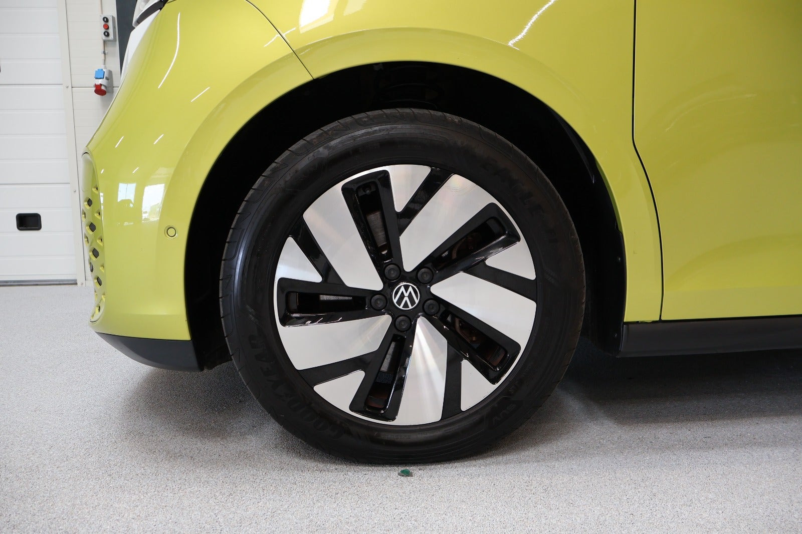 Gul VW ID.Buzz fra 2023