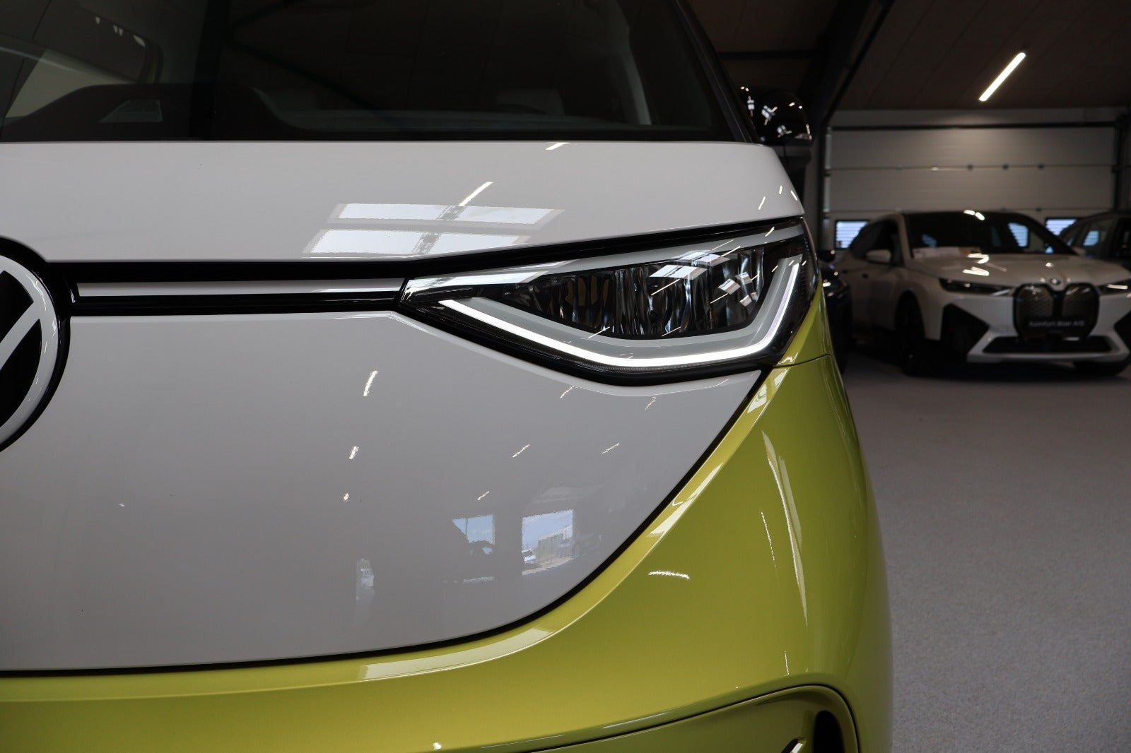 Gul VW ID.Buzz fra 2023