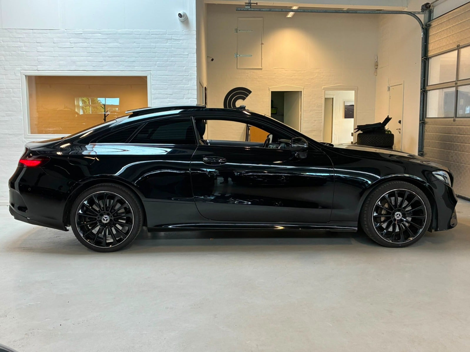 Sort Mercedes E400 fra 2018