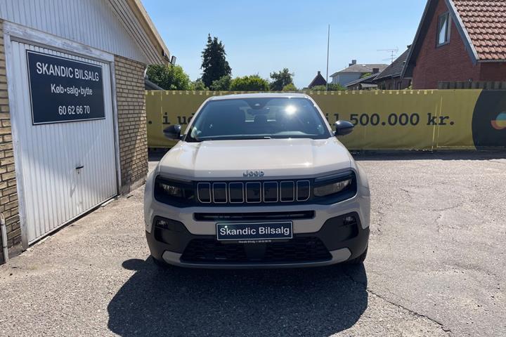 Beige Jeep Avenger fra 2025