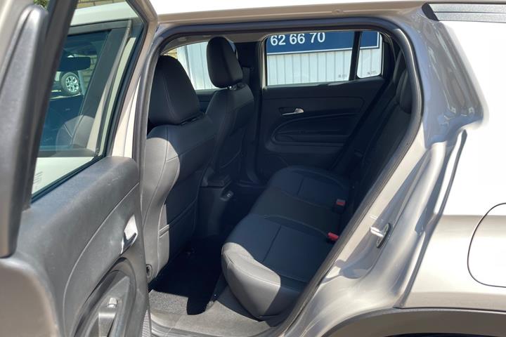 Beige Jeep Avenger fra 2025