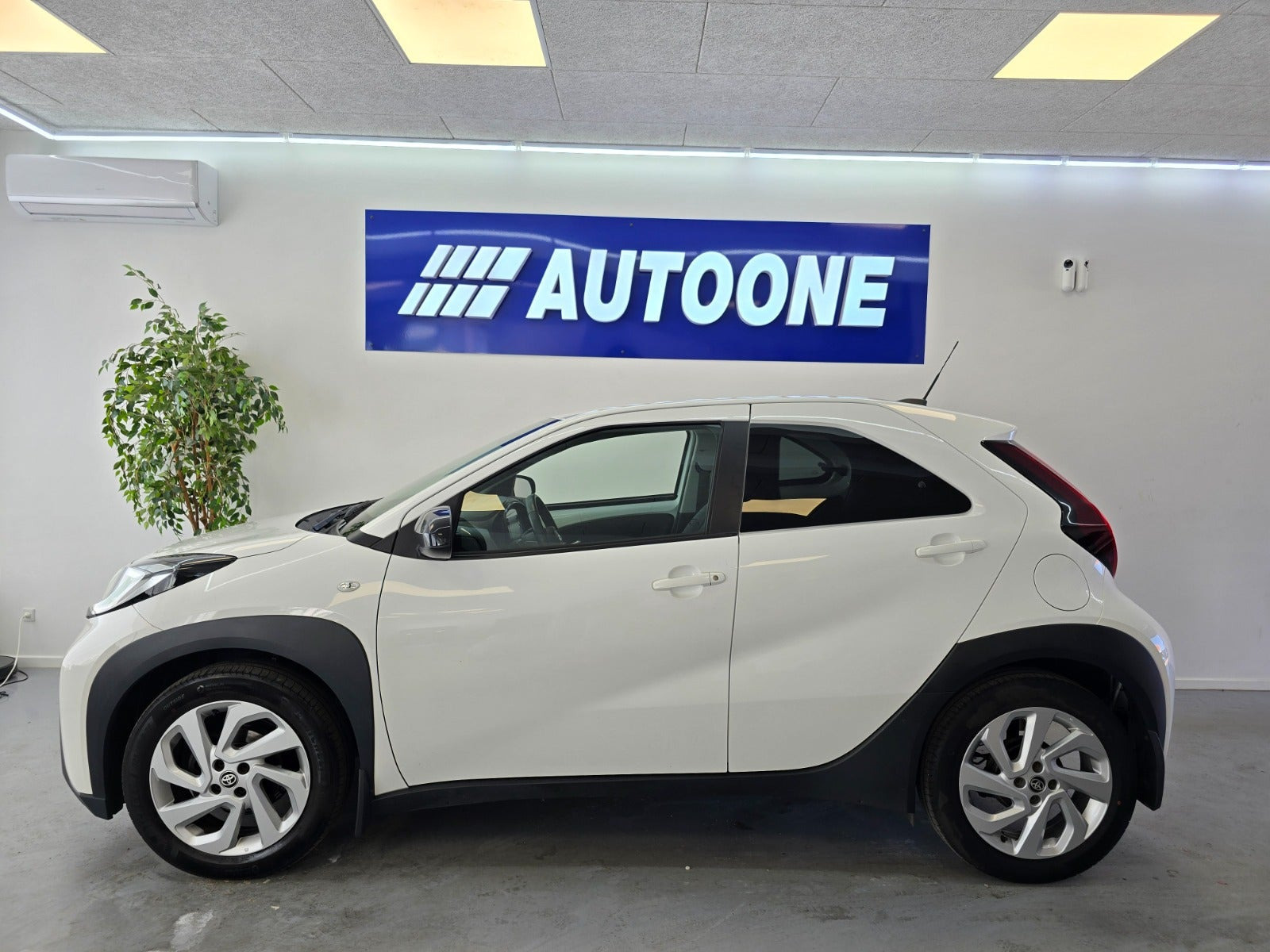Hvid Toyota Aygo X fra 2023