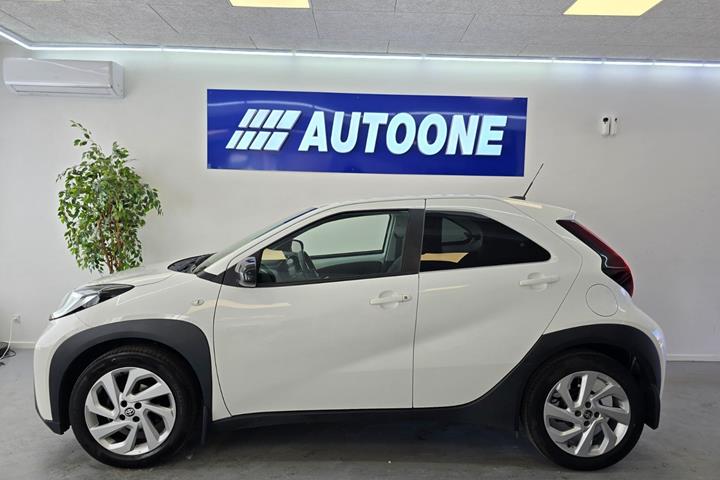 Hvid Toyota Aygo X fra 2023