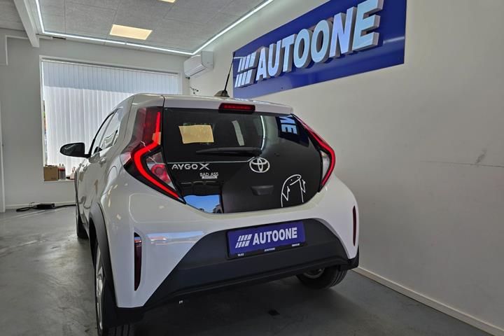 Hvid Toyota Aygo X fra 2023