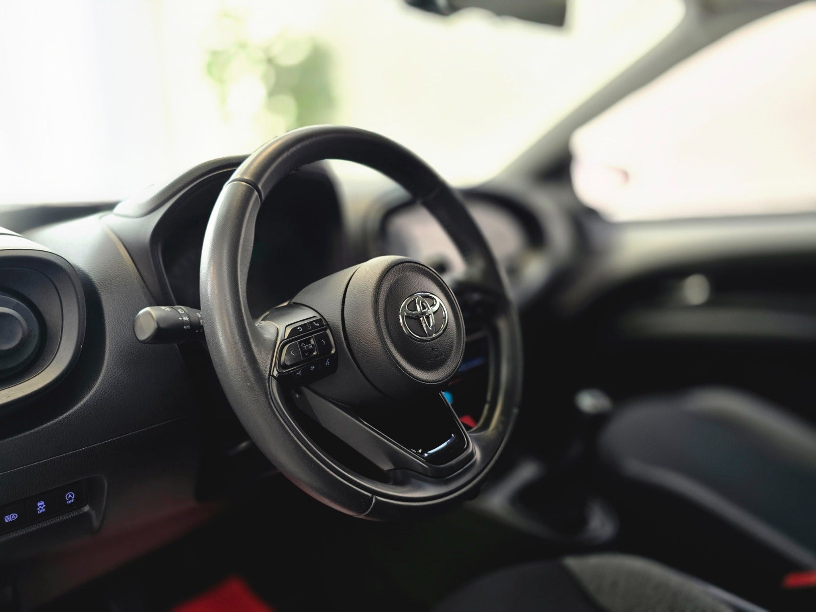 Hvid Toyota Aygo X fra 2023