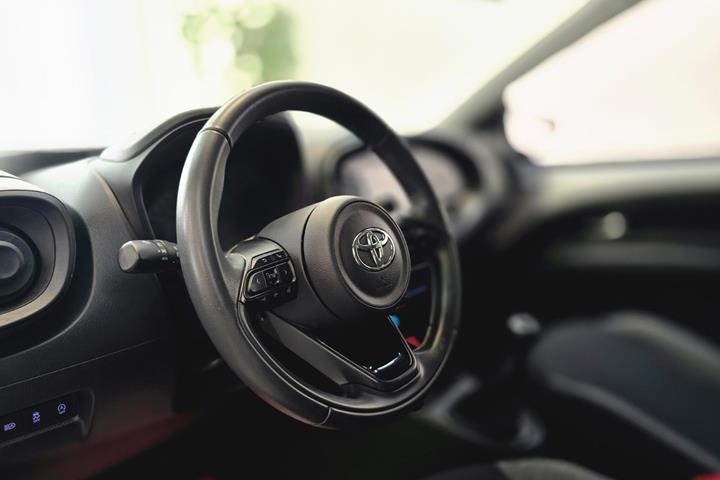 Hvid Toyota Aygo X fra 2023