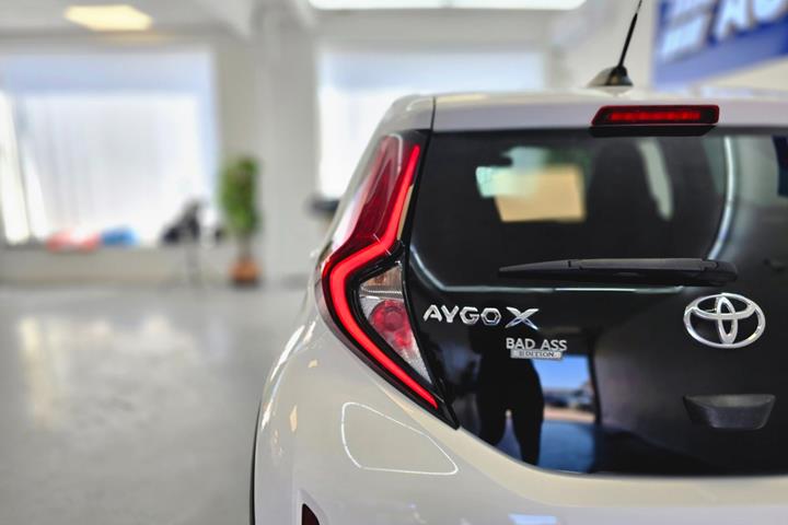 Hvid Toyota Aygo X fra 2023