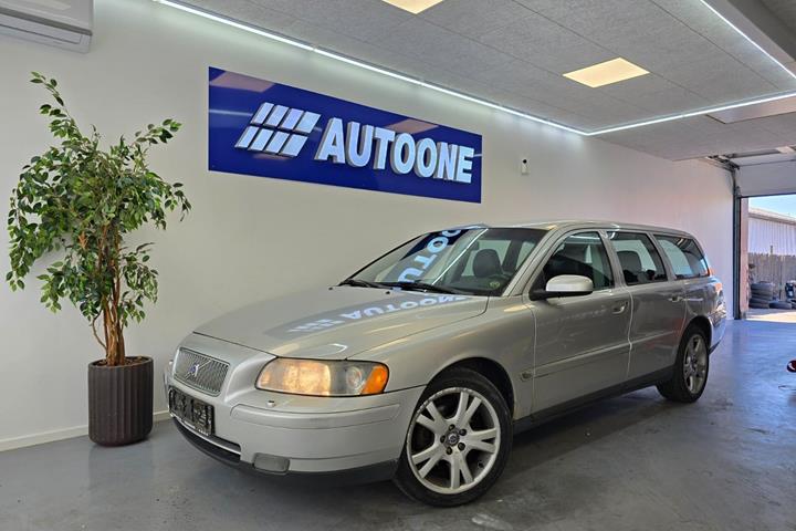 Sølv Volvo V70 fra 2006