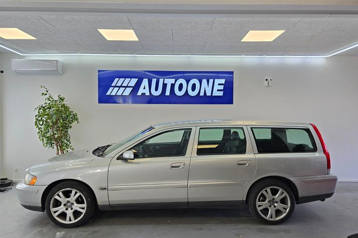 Sølv Volvo V70 fra 2006