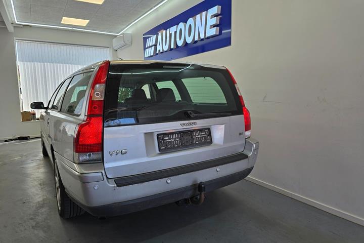Sølv Volvo V70 fra 2006