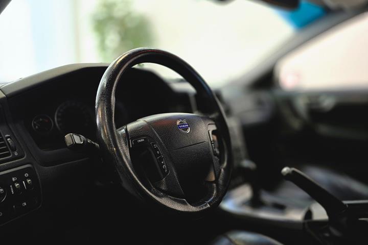 Sølv Volvo V70 fra 2006