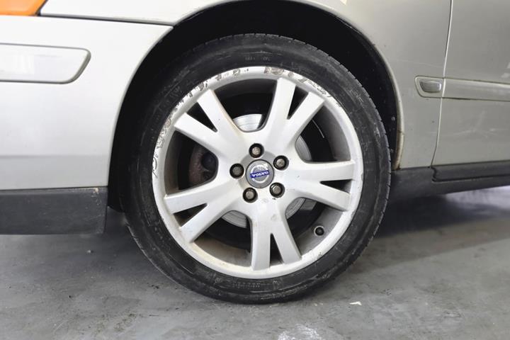 Sølv Volvo V70 fra 2006
