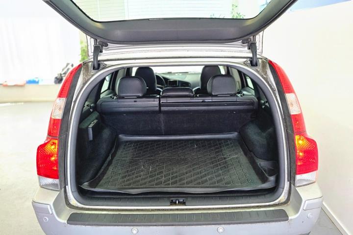 Sølv Volvo V70 fra 2006
