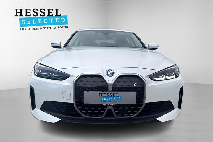 Hvid BMW i4 fra 2023