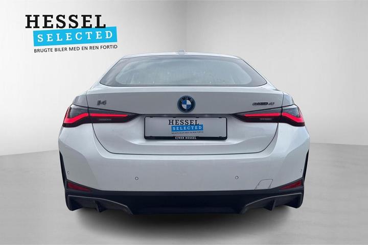 Hvid BMW i4 fra 2023