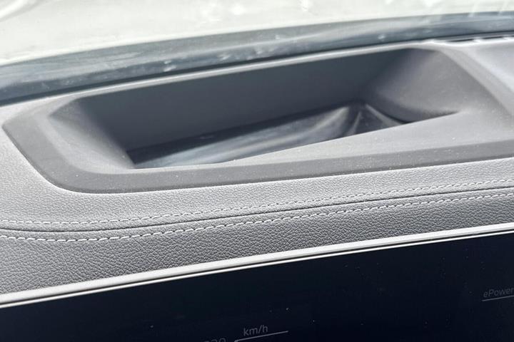 Hvid BMW i4 fra 2023
