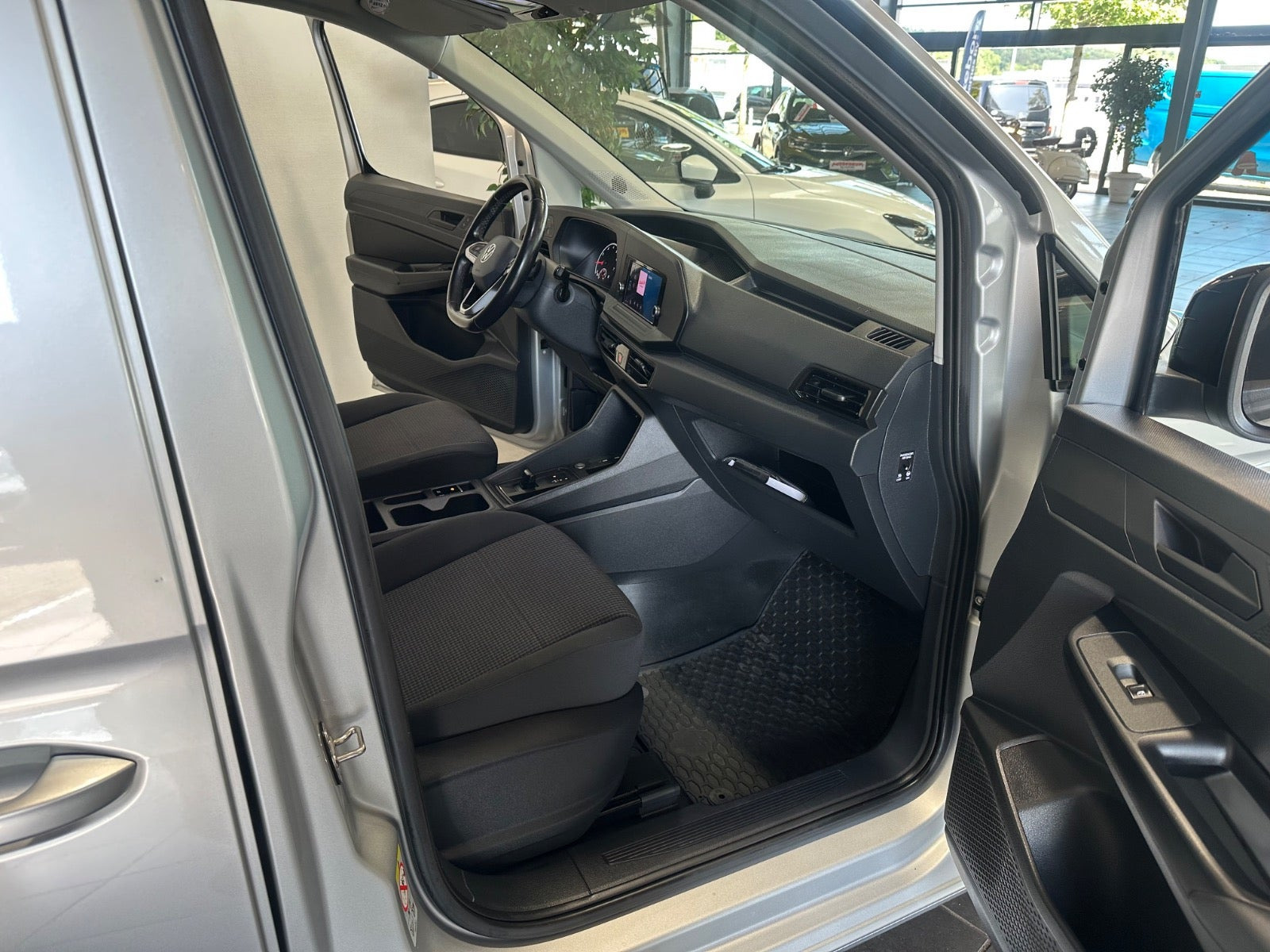 Sølv VW Caddy fra 2022