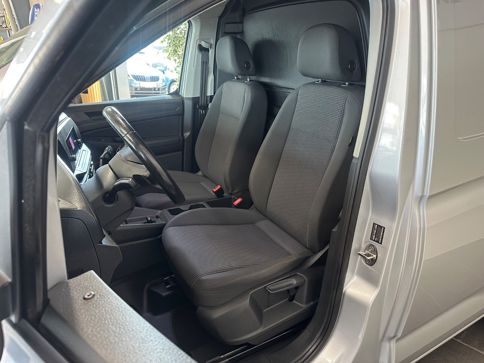 Sølv VW Caddy fra 2022