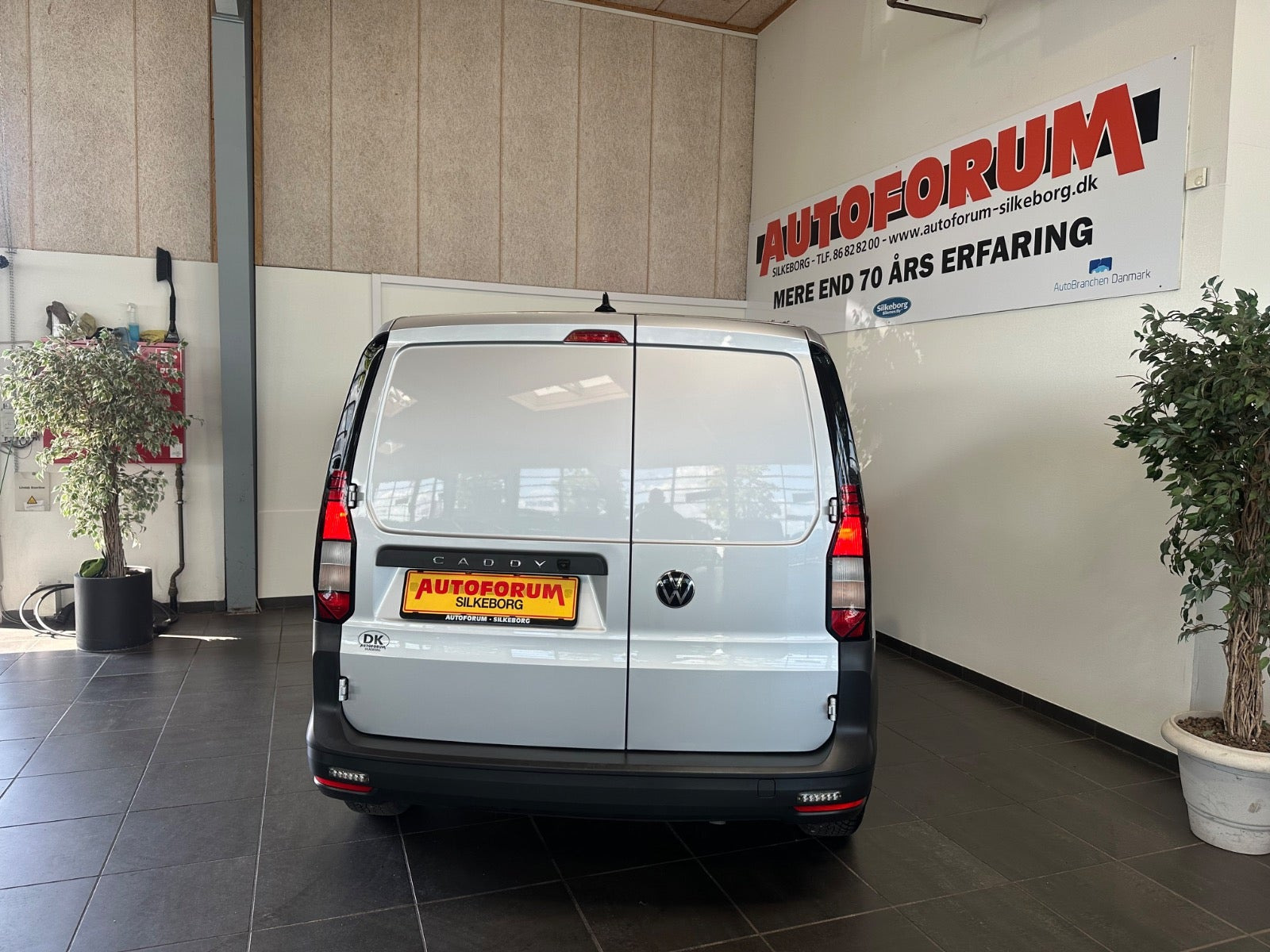 Sølv VW Caddy fra 2022