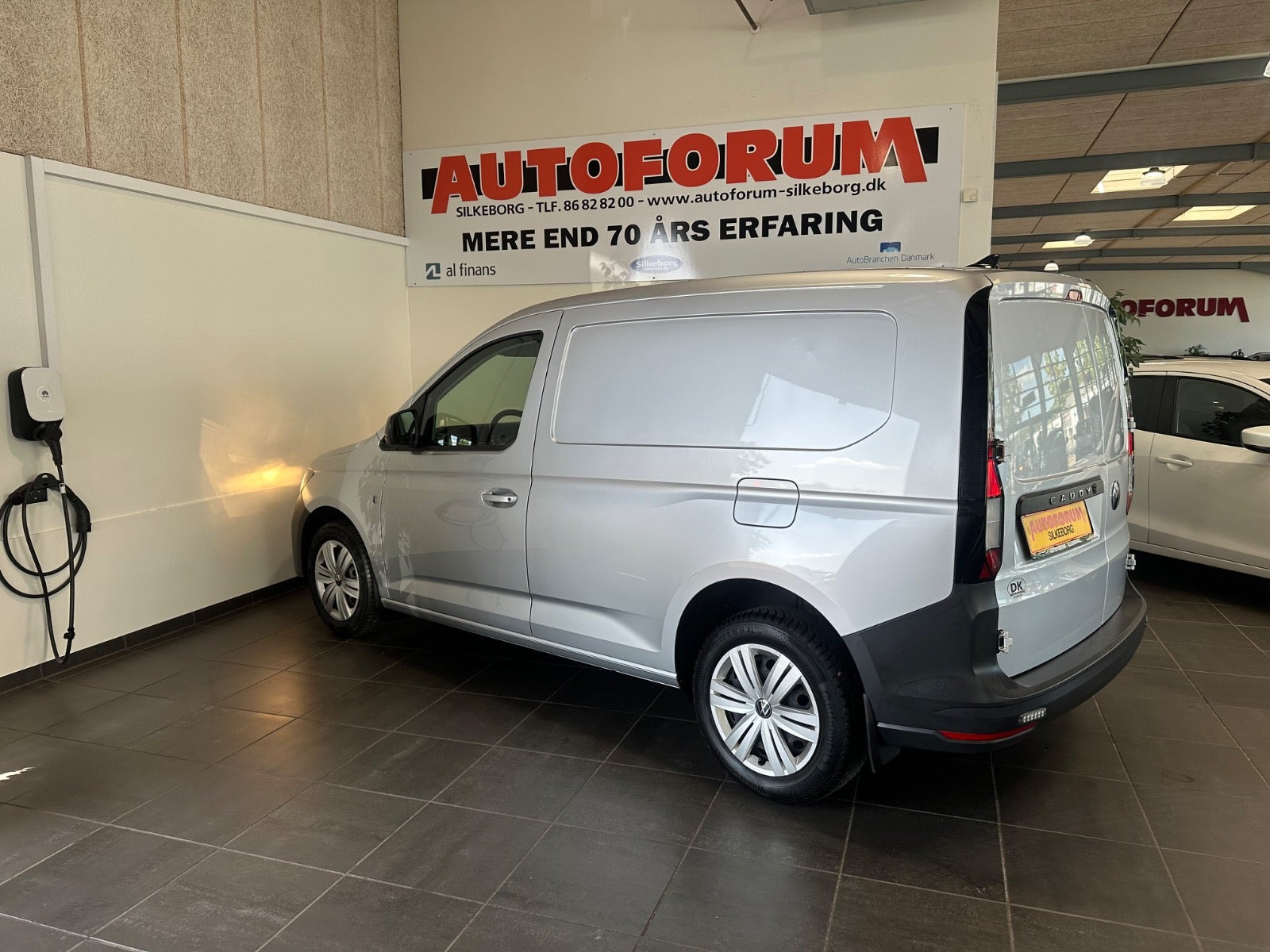 Sølv VW Caddy fra 2022