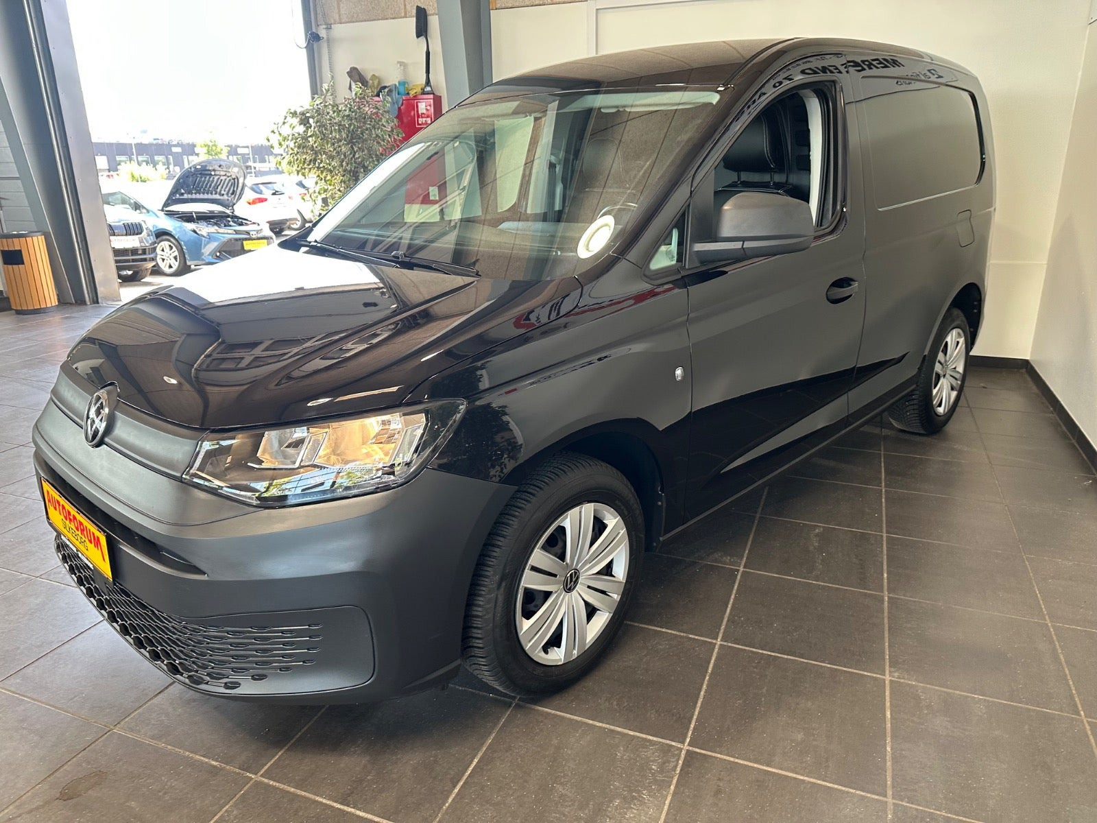 Sort VW Caddy fra 2024