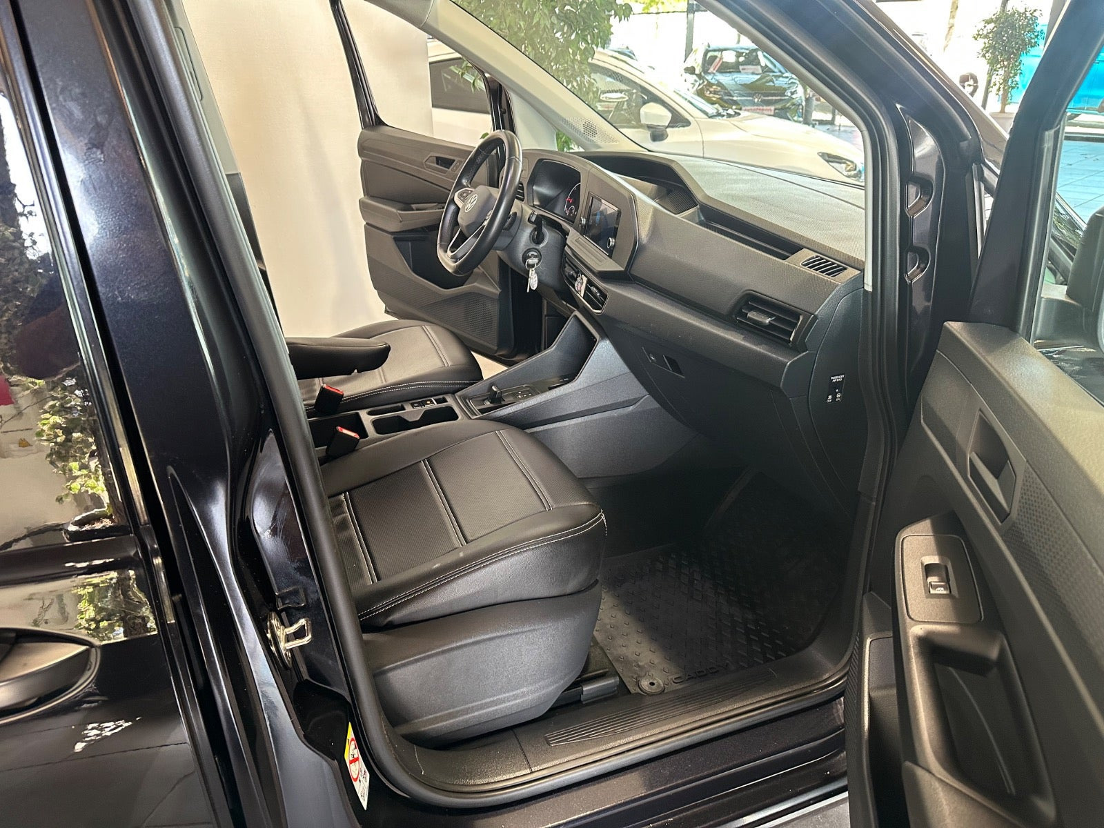 Sort VW Caddy fra 2024