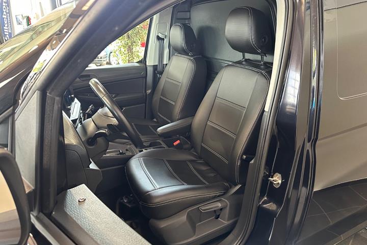 Sort VW Caddy fra 2024