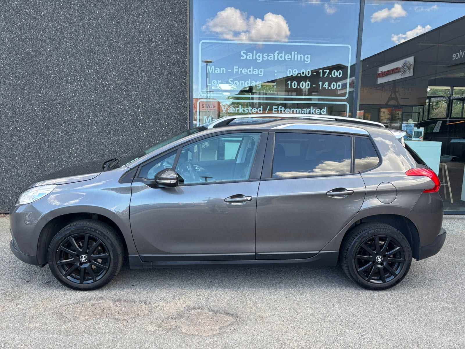 Sort Peugeot 2008 fra 2015