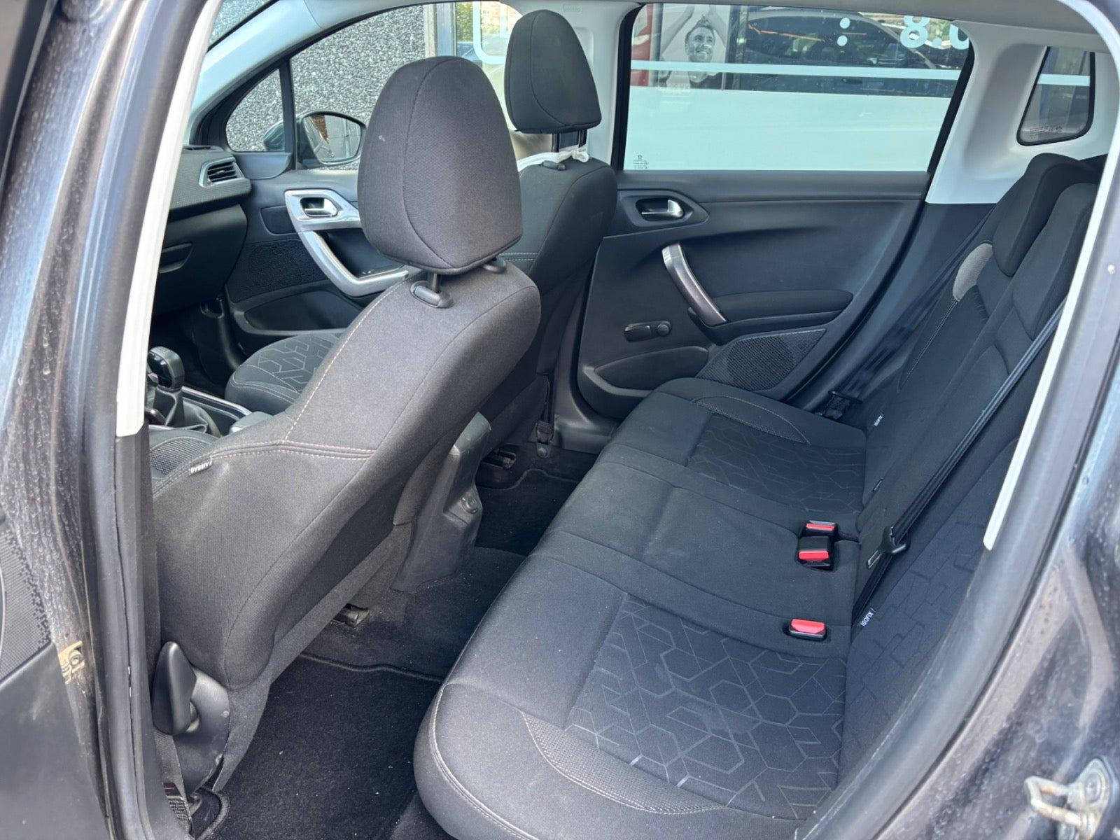 Sort Peugeot 2008 fra 2015