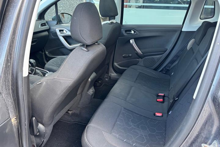 Sort Peugeot 2008 fra 2015