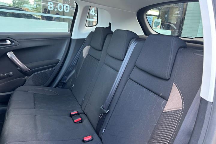 Sort Peugeot 2008 fra 2015