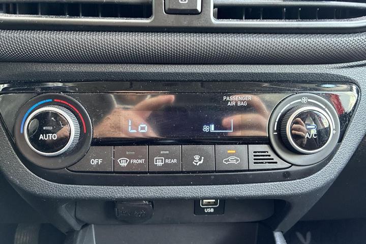 Rød Hyundai i10 fra 2020